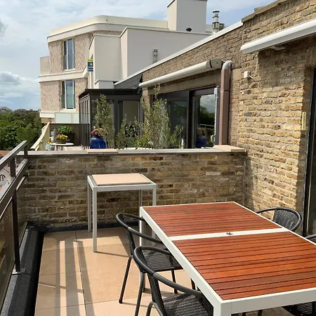 Sunny Terrace Apartment *
